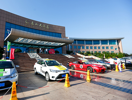 相聚yd2333云顶电子游戏 共度盛夏狂欢